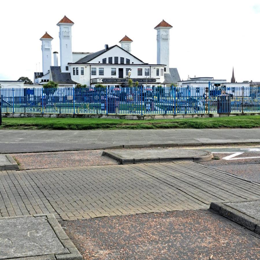 Maze Beach Getaway Apartment Ayr Exterior foto