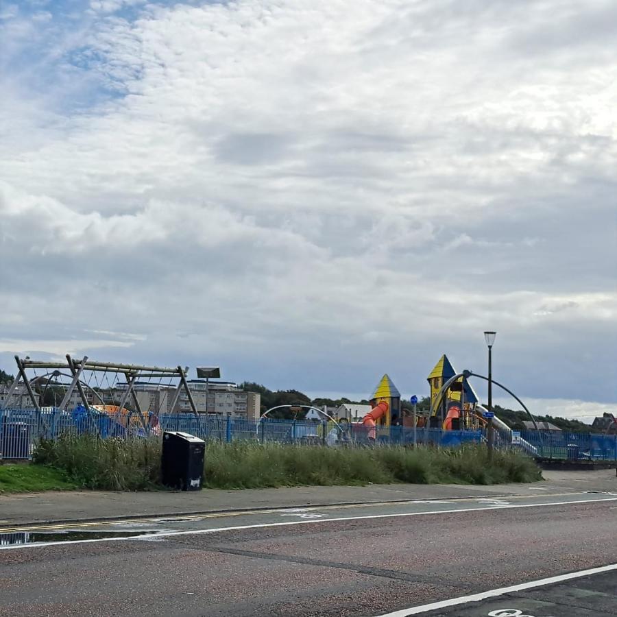 Maze Beach Getaway Apartment Ayr Exterior foto